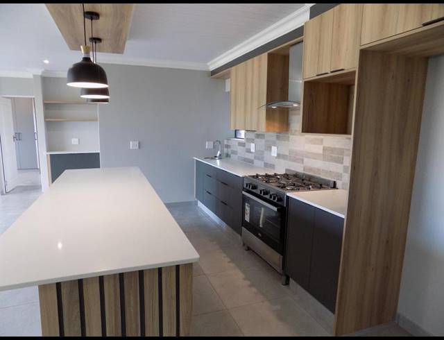 3 BEDROOM TOWNHOUSE FOR SALE IN SEEMEEU PARK